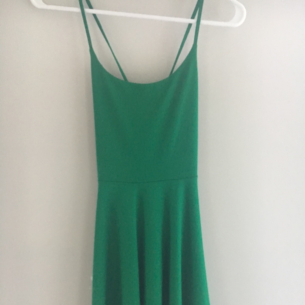 Green slip dress. Ties in back. Very stretchy.
